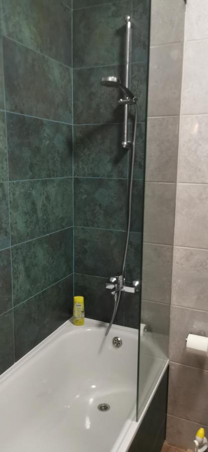 Privat overnatting Nowy 1 Z 2 Pokoi W Mieszkaniu W Ursusie